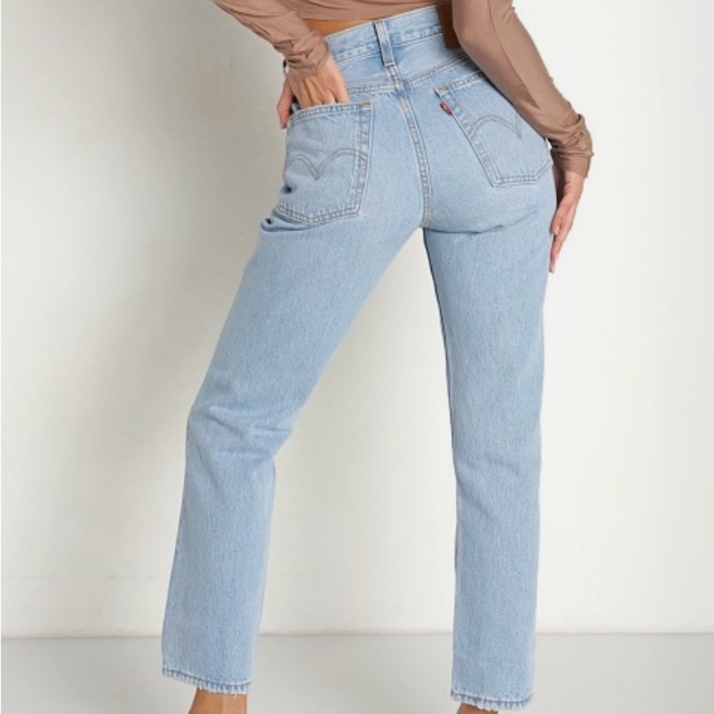 [sold] LEVI wedgie icon fit ankle jeans - tango light - size 26